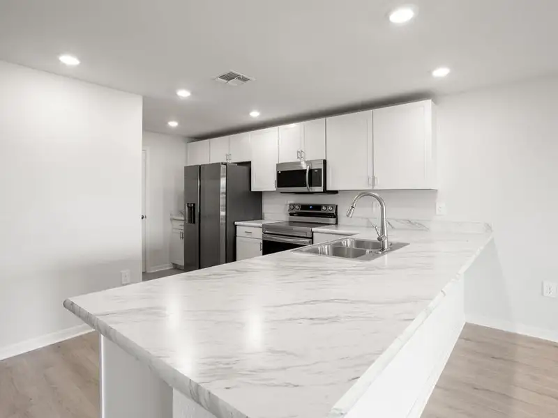 Move-in ready townhome for sale in Winter-Haven FL!