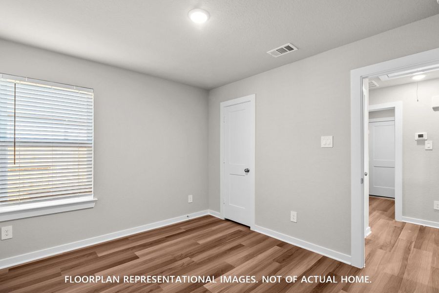 Spacious, unfurnished interior of a new home in Ambrose, La Marque (Image 15).