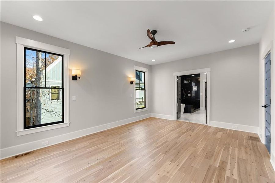 Spacious, unfurnished interior of a new home in , Dahlonega (Image 28).