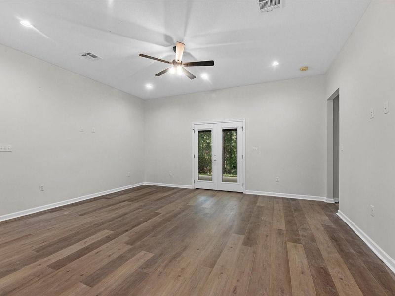 Spacious, unfurnished interior of a new home in , Brookeland (Image 28).