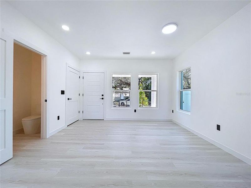 Spacious, unfurnished interior of a new home in , St. Petersburg (Image 54).