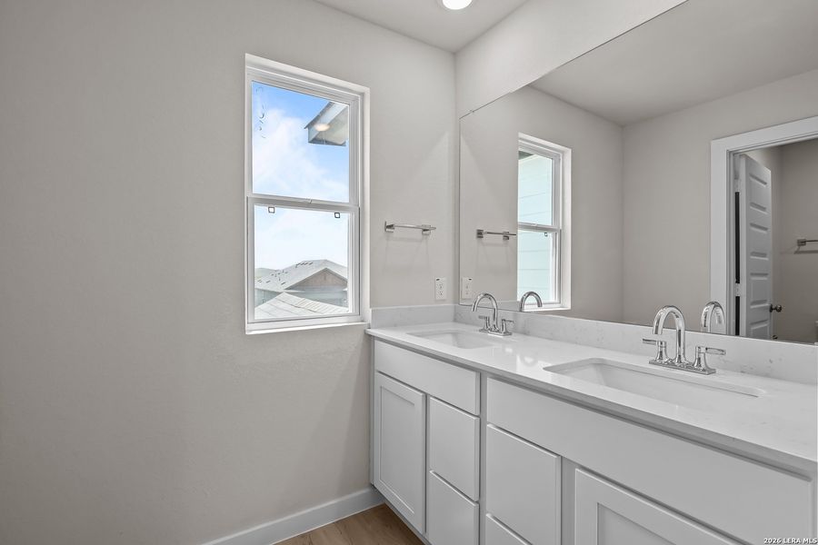 Furnished interior view inside a new home in Hiddenbrooke, Seguin (Image 9).