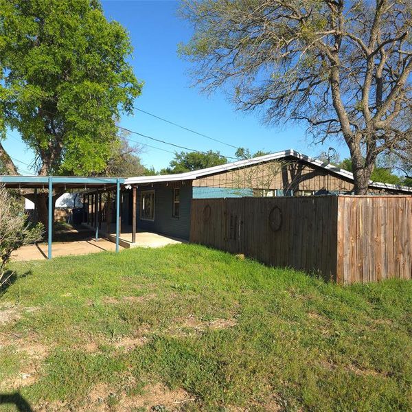 Exterior details and patio area of a home in , Palo Pinto (Image 3).