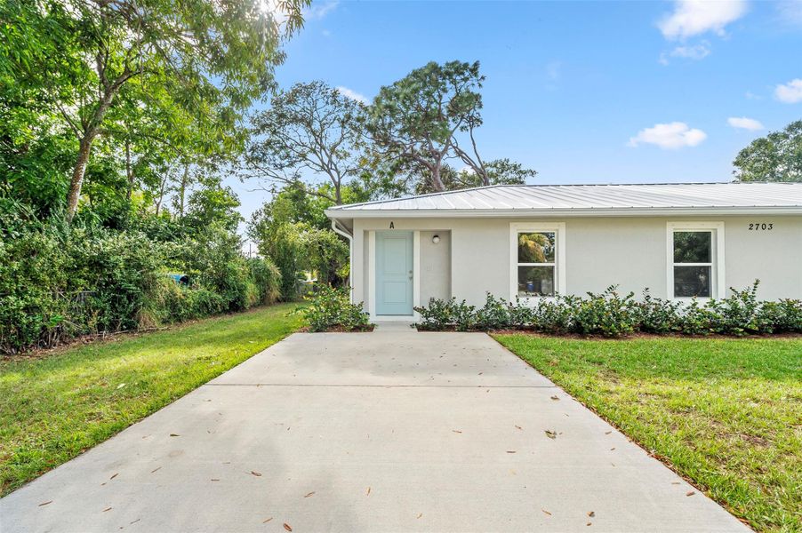 Exterior details and patio area of a home in , Fort Pierce (Image 13).