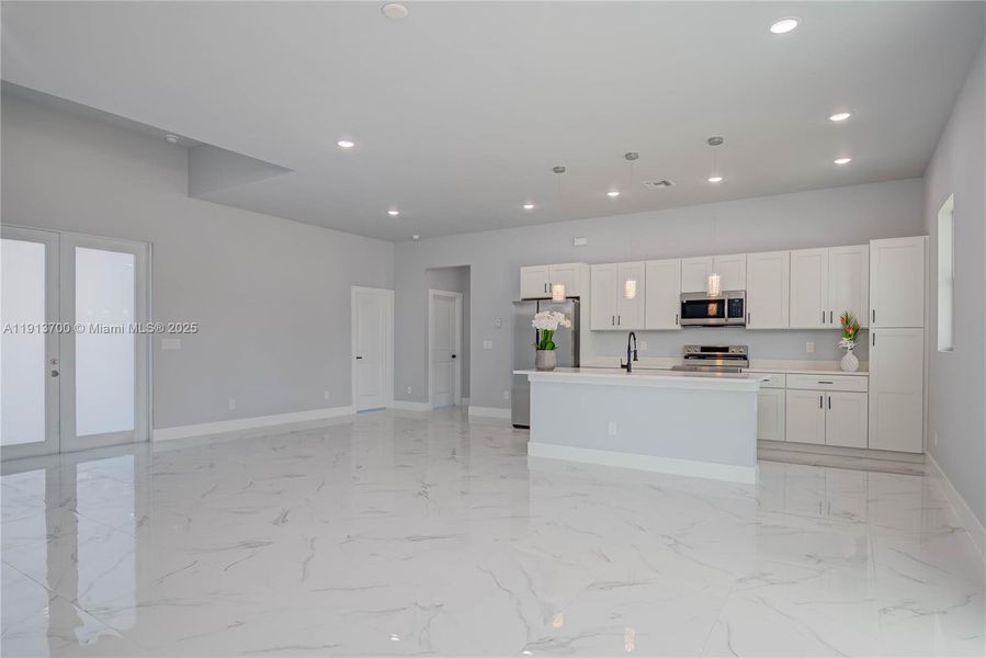 Spacious, unfurnished interior of a new home in , Lehigh Acres (Image 15).