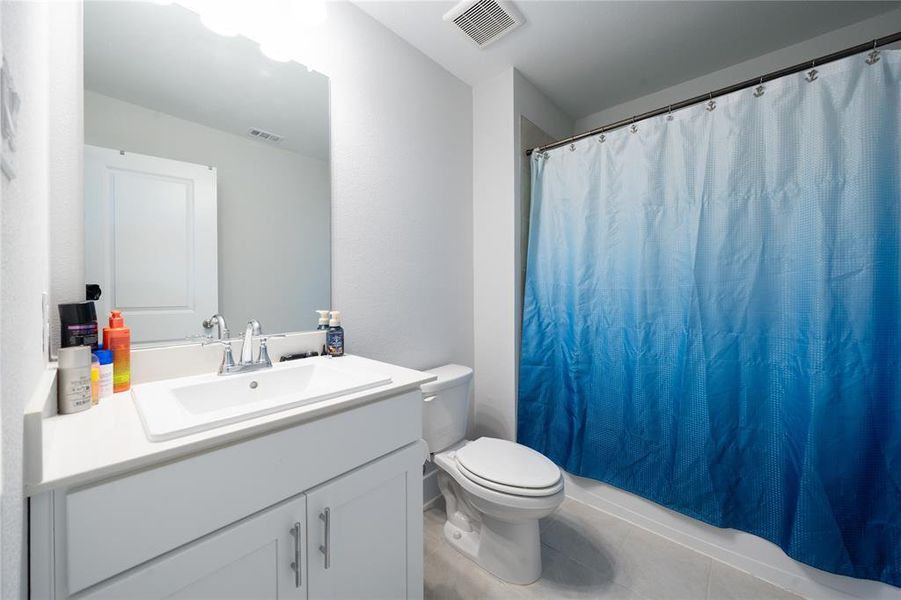 Furnished interior view inside a new home in , Little Elm (Image 12).
