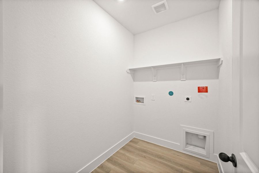 Spacious, unfurnished interior of a new home in Chapel Lakes, Montgomery (Image 27).