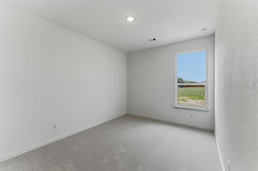 Spacious, unfurnished interior of a new home in Covenant Park, Springtown (Image 11).