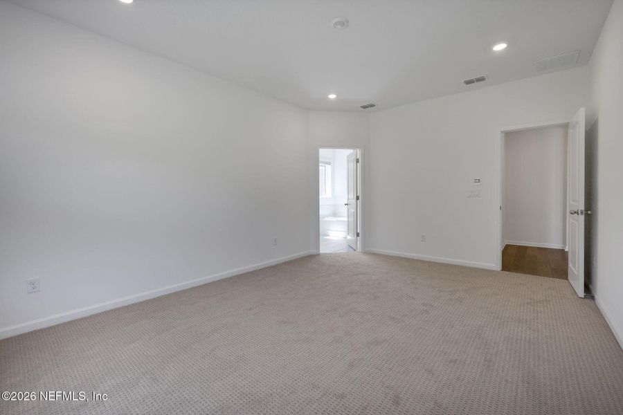 Spacious, unfurnished interior of a new home in Hyland Trail, Green Cove Springs (Image 52).