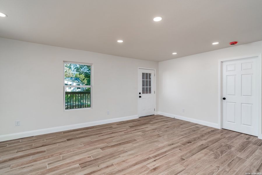 Spacious, unfurnished interior of a new home in , San Antonio (Image 30).