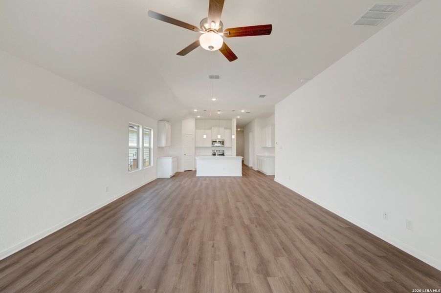 Spacious, unfurnished interior of a new home in Greenspoint Heights, Seguin (Image 37).