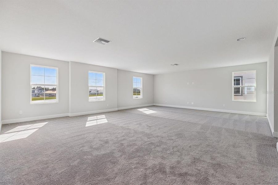 Spacious, unfurnished interior of a new home in Mirada, San Antonio (Image 16).