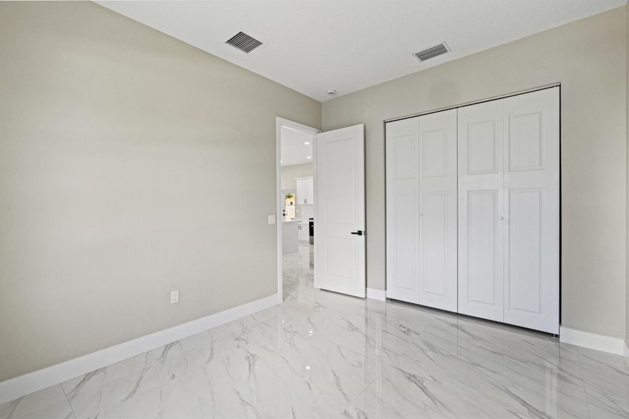 Spacious, unfurnished interior of a new home in , Port St. Lucie (Image 14).
