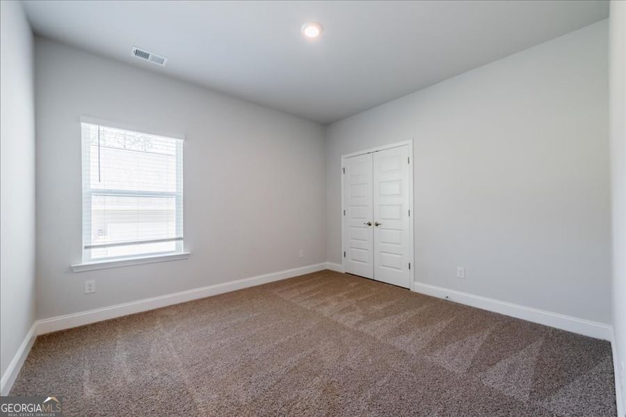 Spacious, unfurnished interior of a new home in Oakview Estates, Macon (Image 36).
