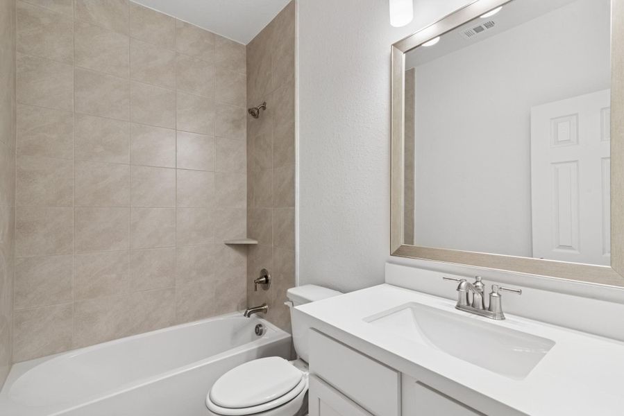 Hall bath (*Photo not of actual home and used for illustration purposes only.)