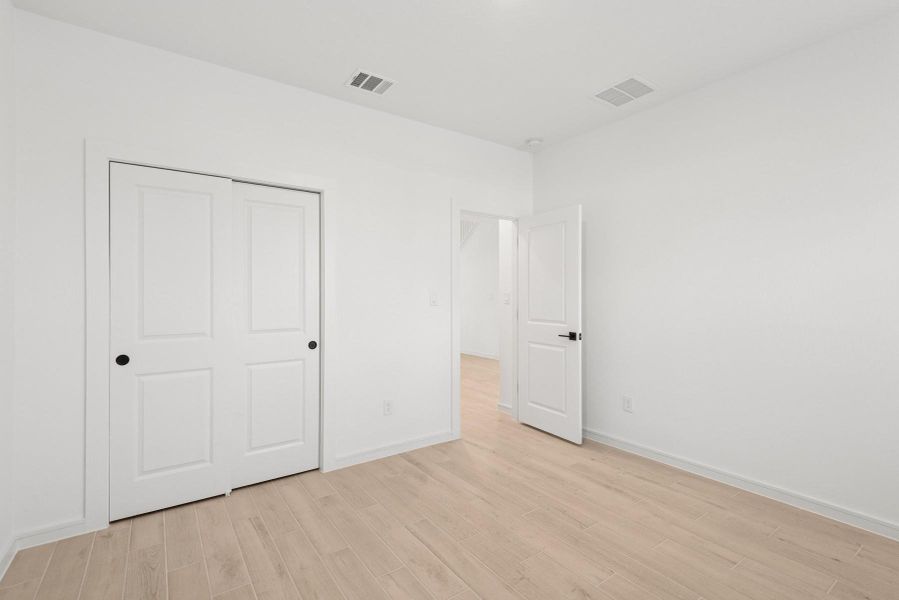 Extra suite (*Photo not of actual home and used for illustration purposes only.) Extra suite (*Photo not of actual home and used for illustration purposes only.)