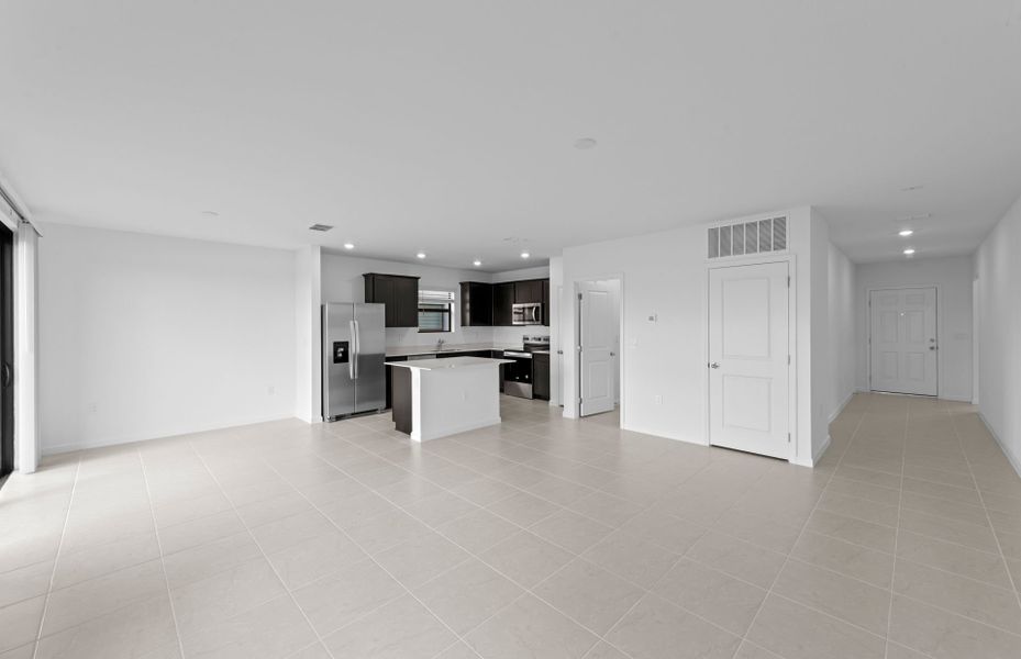 Spacious, unfurnished interior of a new home in Caloosa Cove, Labelle (Image 19).