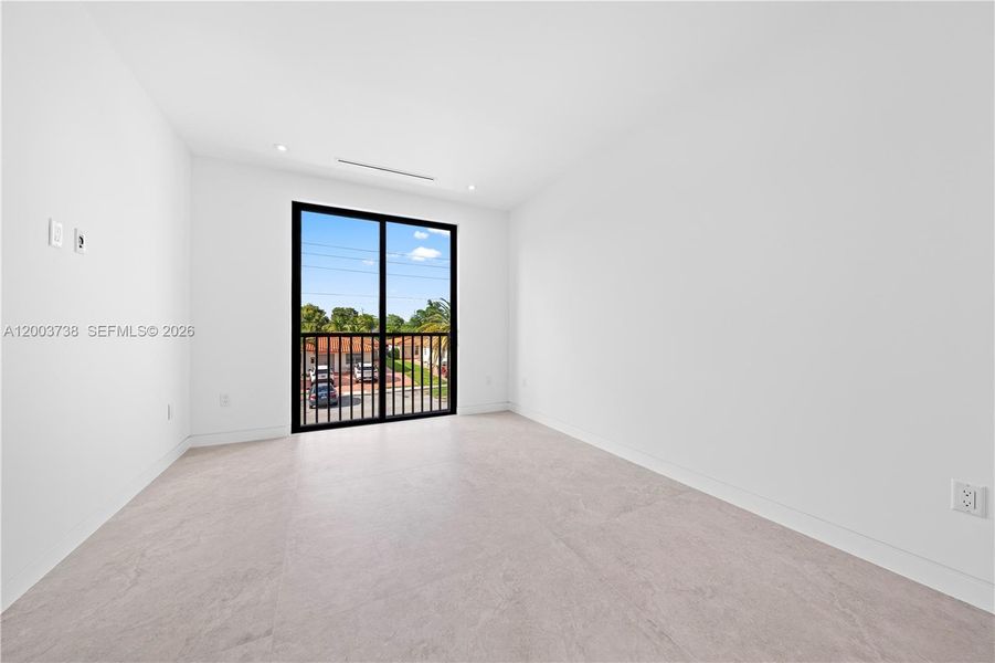 Spacious, unfurnished interior of a new home in , Miami (Image 30).