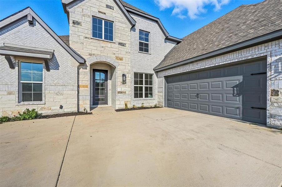 Exterior details and patio area of a home in Villages of Walnut Grove, Midlothian (Image 24).