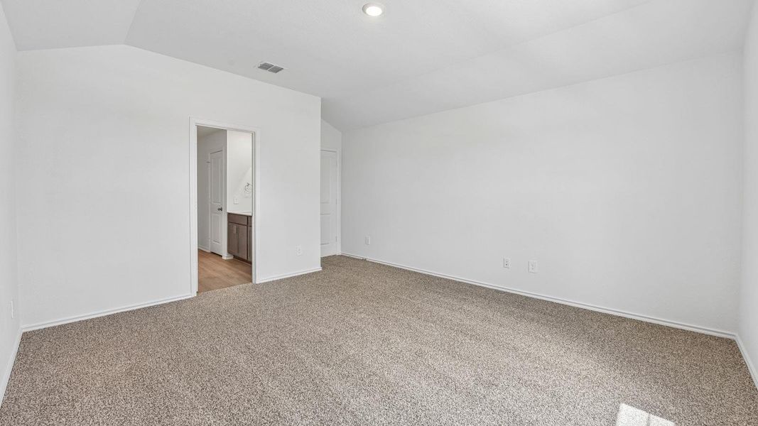 Spacious, unfurnished interior of a new home in Valverde, Bastrop (Image 10).