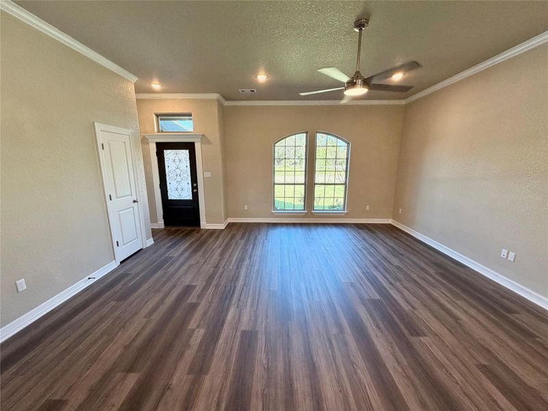 Spacious, unfurnished interior of a new home in , Angleton (Image 18).