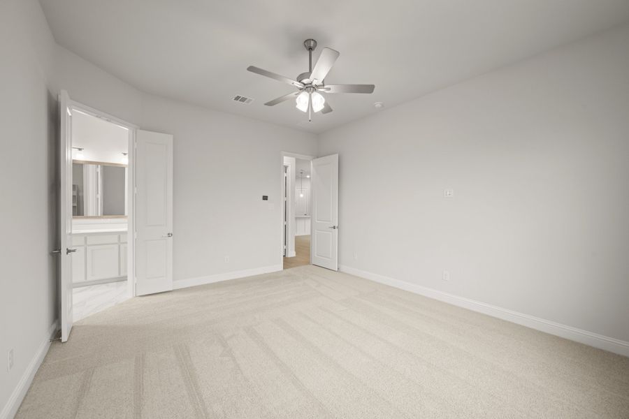 Spacious, unfurnished interior of a new home in Sheppard's Place, Waxahachie (Image 24).