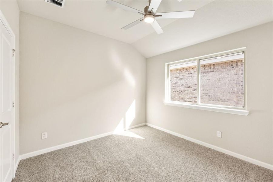 Spacious, unfurnished interior of a new home in Eagle Glen Elements, Alvarado (Image 29).