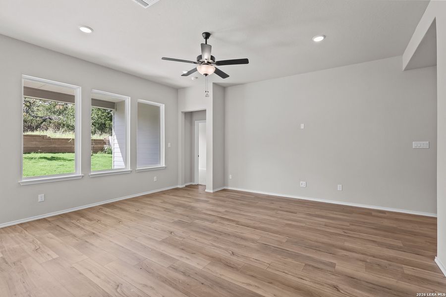 Spacious, unfurnished interior of a new home in Royal Crest, San Antonio (Image 32).