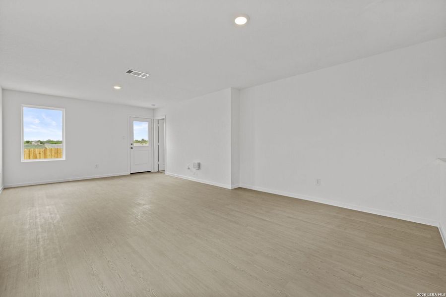 Spacious, unfurnished interior of a new home in Spring Grove, St. Hedwig (Image 16).