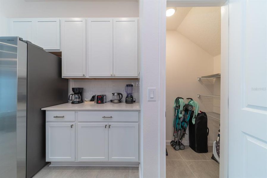 Furnished interior view inside a new home in , Orlando (Image 16).