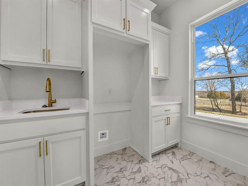 Furnished interior view inside a new home in , Weatherford (Image 15).