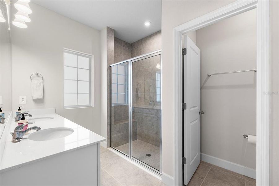 Furnished interior view inside a new home in , Lakewood Ranch (Image 17).