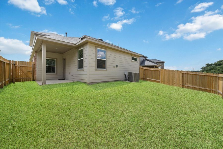 Exterior details and patio area of a home in Rosehill Meadow, Tomball (Image 4). Exterior details and patio area of a home in Rosehill Meadow, Tomball (Image 4).