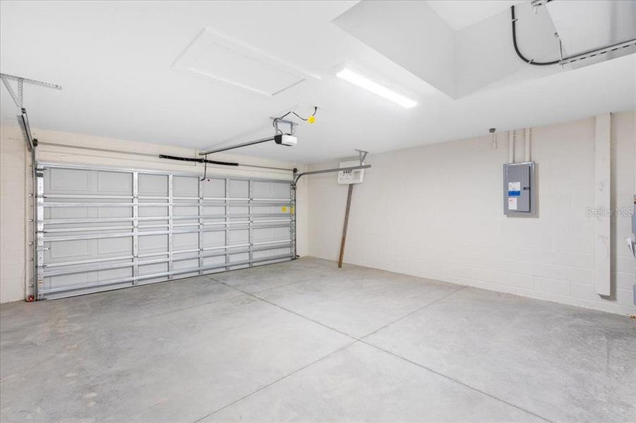 Spacious, unfurnished interior of a new home in , Citrus Springs (Image 23).