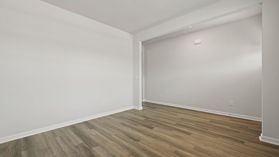 Spacious, unfurnished interior of a new home in Carolina Groves, Moncks Corner (Image 11).