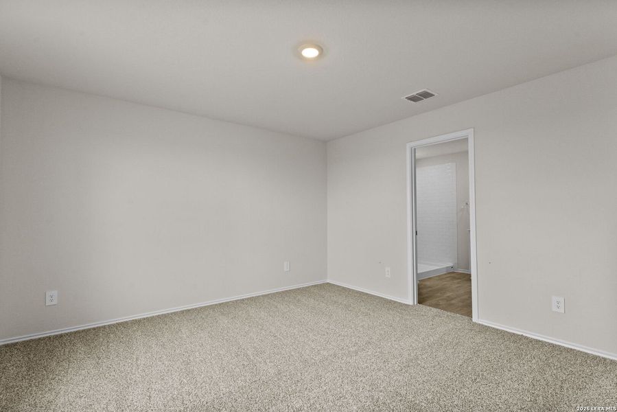 Spacious, unfurnished interior of a new home in Swenson Heights, Seguin (Image 11).