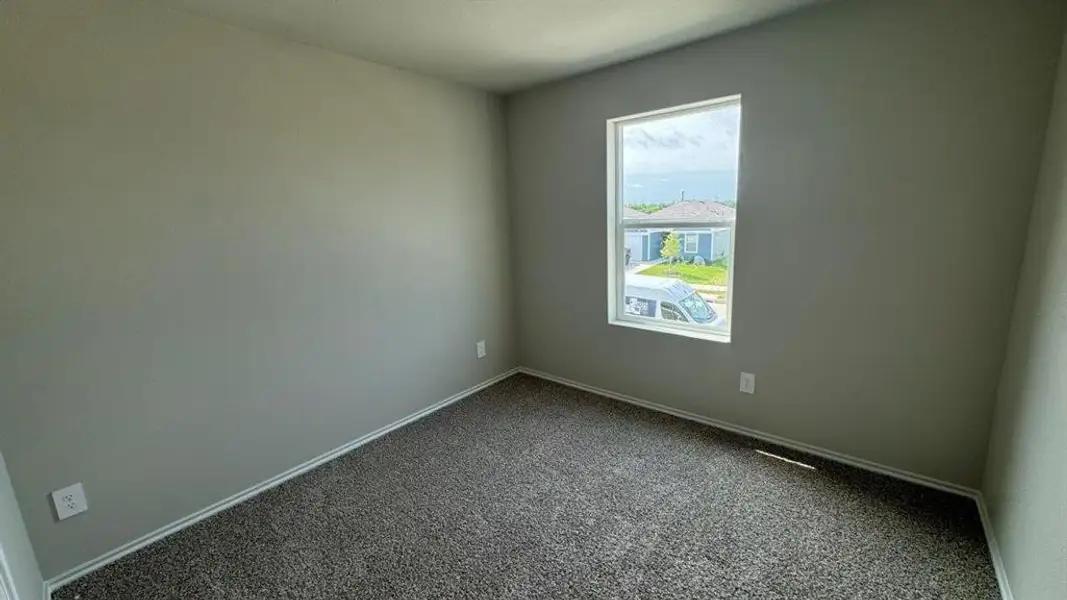 Spacious, unfurnished interior of a new home in Hickory Grove, Denton (Image 12).