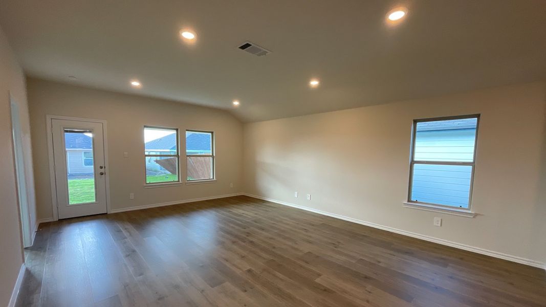 Spacious, unfurnished interior of a new home in Wildwood, Royse City (Image 8).