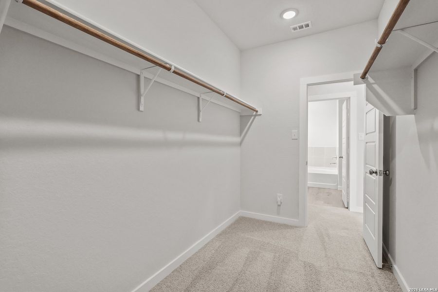 Spacious, unfurnished interior of a new home in Cinco Lakes, San Antonio (Image 29).