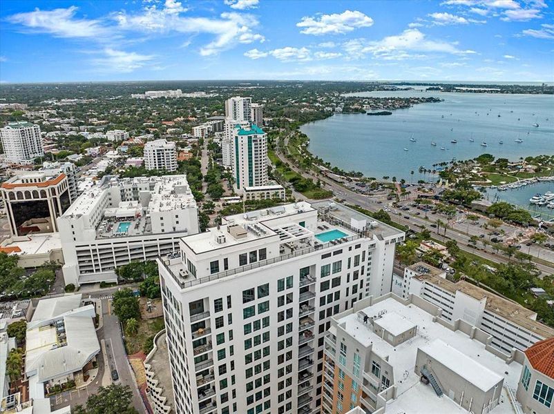 Condo located in Sarasota, FL showcasing its design and architecture (Image 5). Condo located in Sarasota, FL showcasing its design and architecture (Image 5).