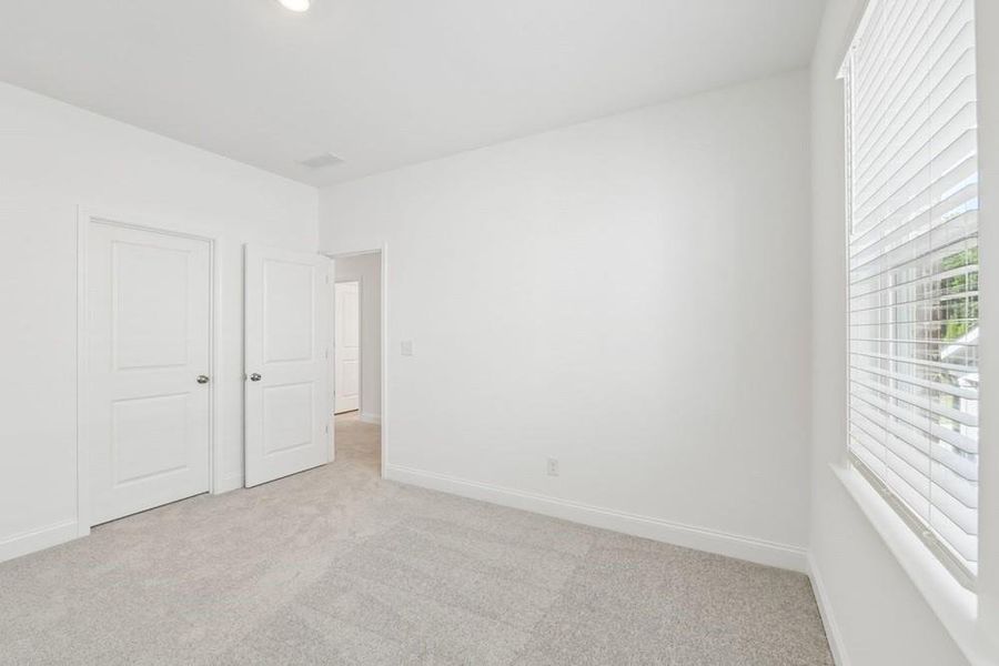 Spacious, unfurnished interior of a new home in Auburn Glen, Dacula (Image 28).