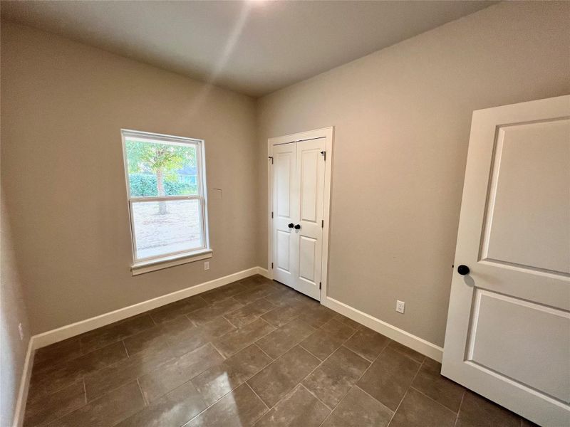 Spacious, unfurnished interior of a new home in , Angleton (Image 7).