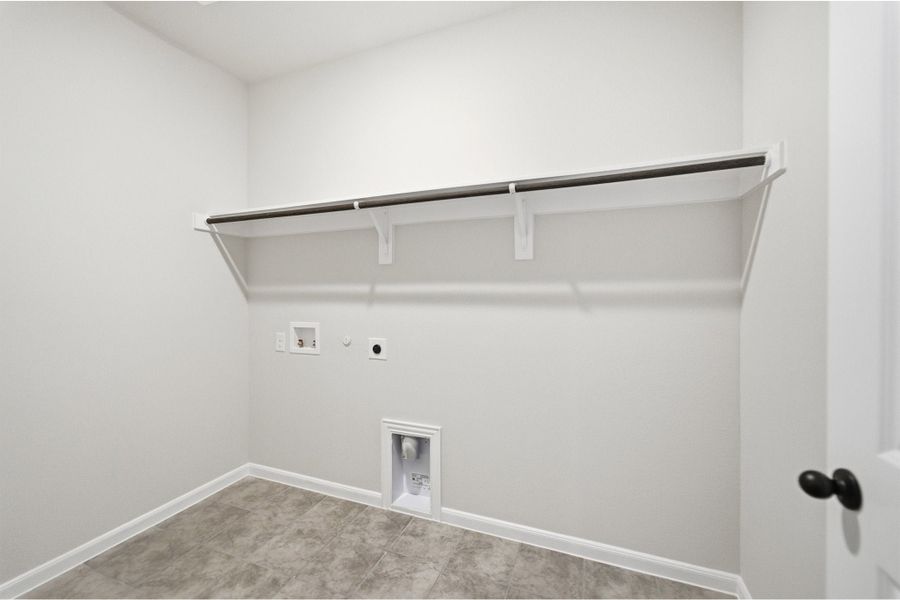Spacious, unfurnished interior of a new home in Saddlebrook Estates, Waxahachie (Image 23).