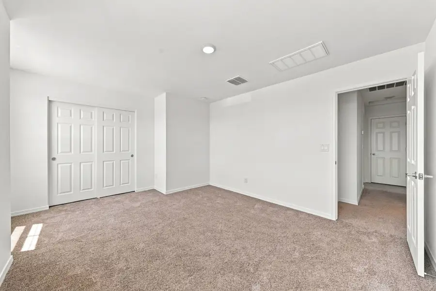 Spacious, unfurnished interior of a new home in Baker Farms, Phoenix (Image 14).