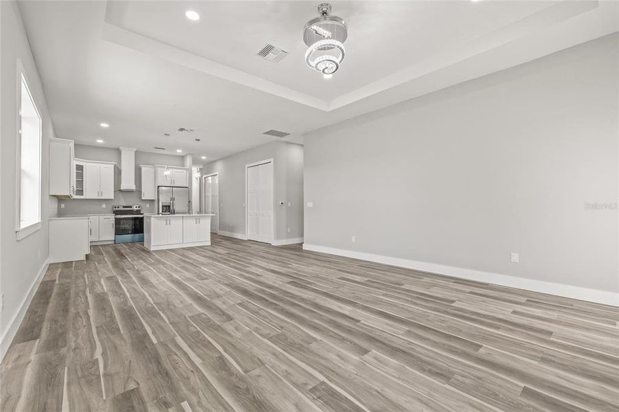 Spacious, unfurnished interior of a new home in , Tampa (Image 29).