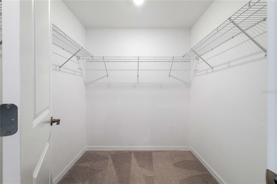 Spacious, unfurnished interior of a new home in , Holiday (Image 16).