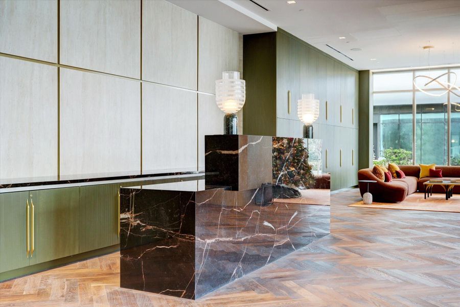 Set in an upscale building with 24-hour concierge services and access to exclusive hotel amenities, downtown, Buffalo Bayou Park, and Houston’s finest dining.