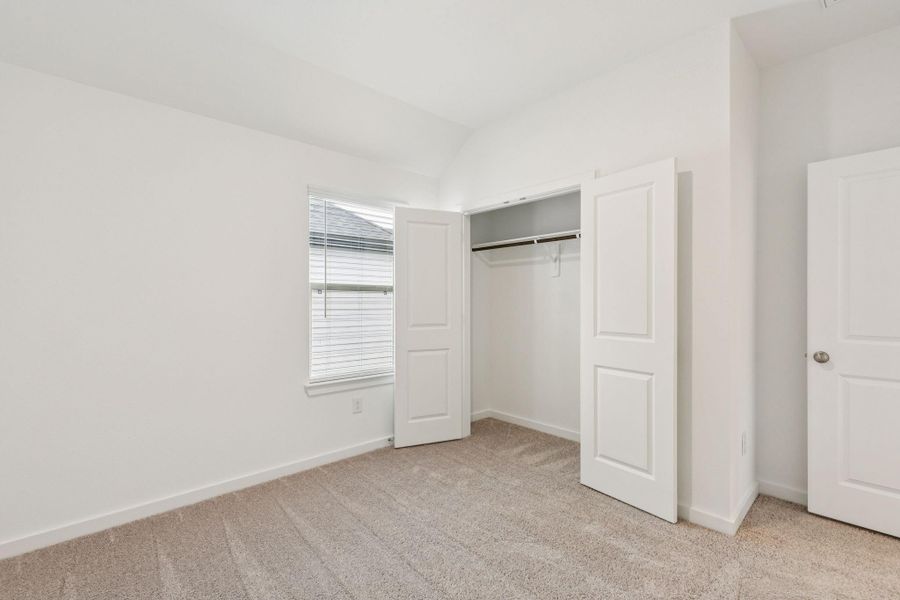 Spacious, unfurnished interior of a new home in Ellerden, Tomball (Image 19).