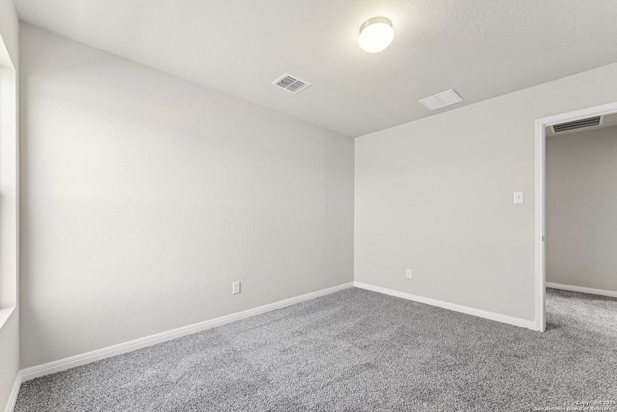 Spacious, unfurnished interior of a new home in Cinco Lakes, San Antonio (Image 9). Spacious, unfurnished interior of a new home in Cinco Lakes, San Antonio (Image 9).