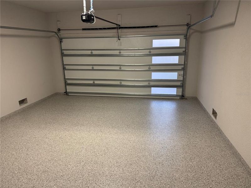 Spacious, unfurnished interior of a new home in , Cape Coral (Image 5).